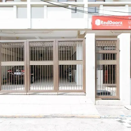 Reddoorz Plus Near Osmena Highway 2